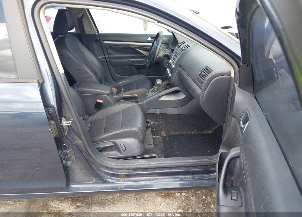 2010 VOLKSWAGEN JETTA VIN: 3VWRX7AJ4AM155780