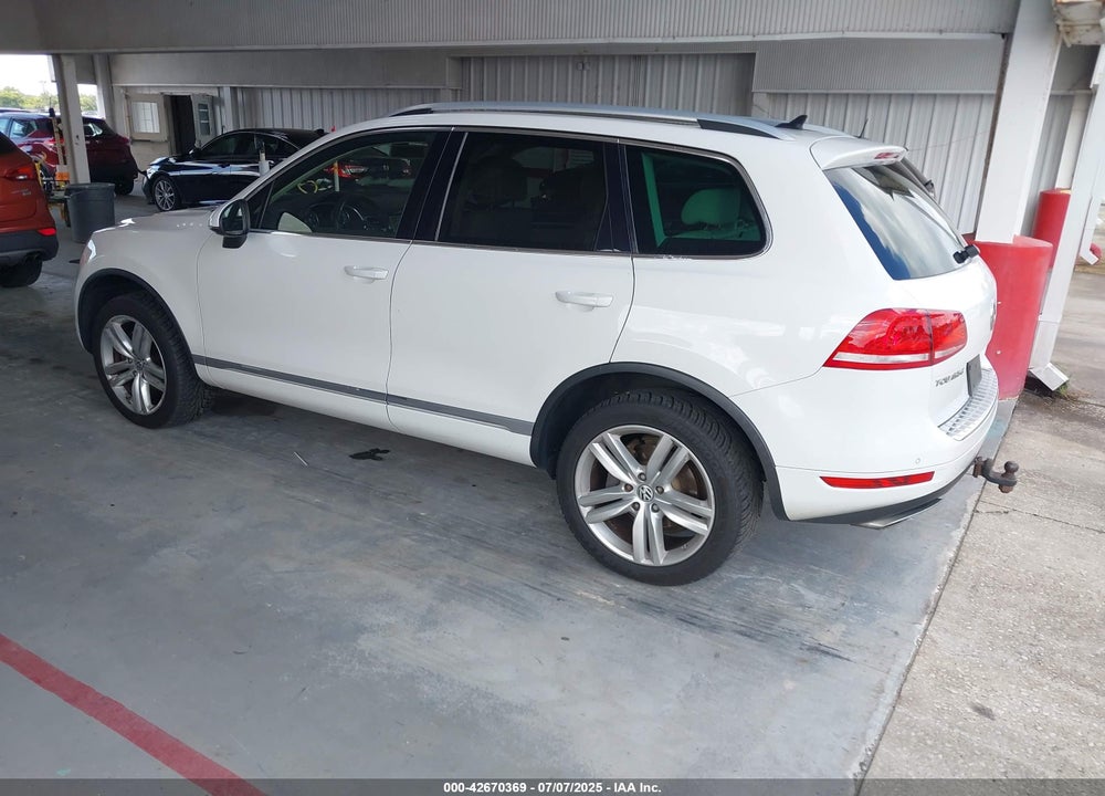 2014 VOLKSWAGEN TOUAREG VIN: WVGEP9BP2ED009360