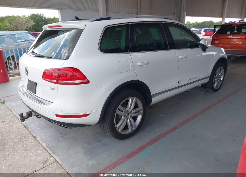 2014 VOLKSWAGEN TOUAREG VIN: WVGEP9BP2ED009360