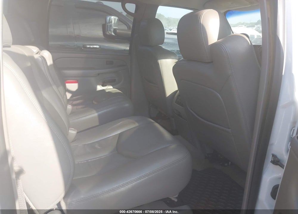 2005 CHEVROLET SUBURBAN 1500 Z71 VIN: 3GNFK16ZX5G216948