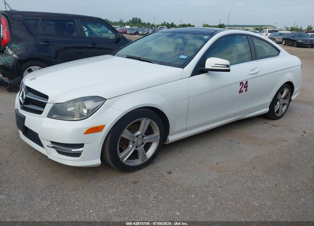 2015 MERCEDES-BENZ C 250 VIN: WDDGJ4HB9FG370183