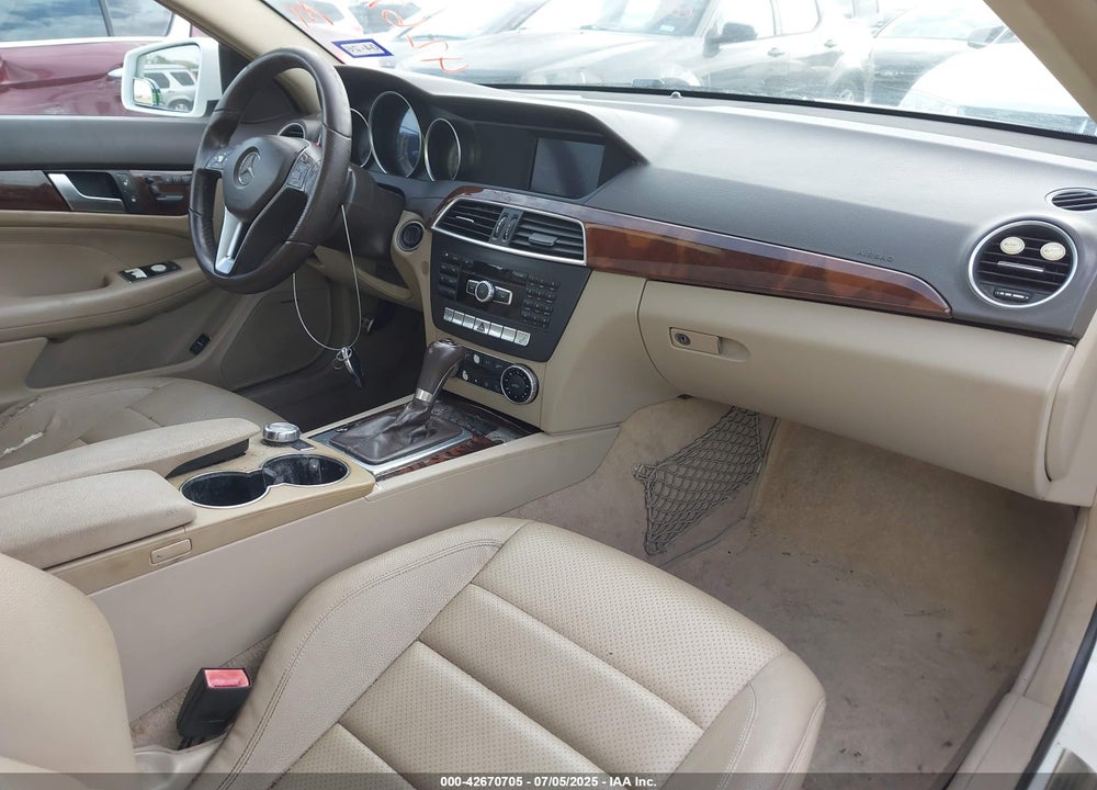 2015 MERCEDES-BENZ C 250 VIN: WDDGJ4HB9FG370183