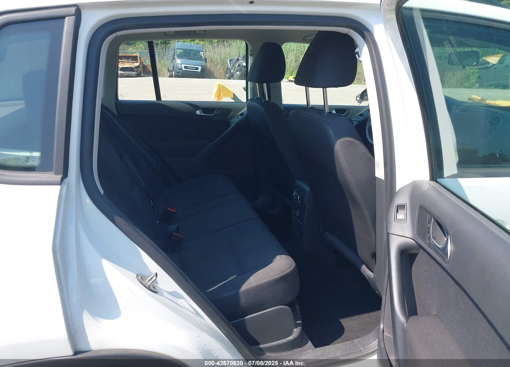 2015 VOLKSWAGEN TIGUAN VIN: WVGBV7AX4FW584340