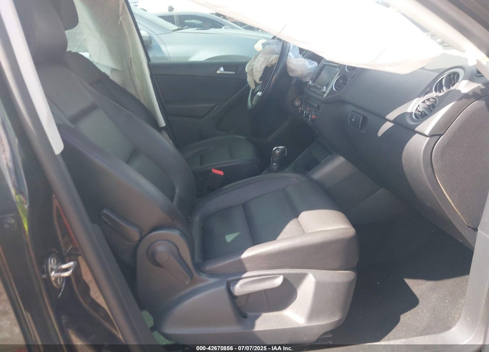 2015 VOLKSWAGEN TIGUAN VIN: WVGAV7AX5FW514910