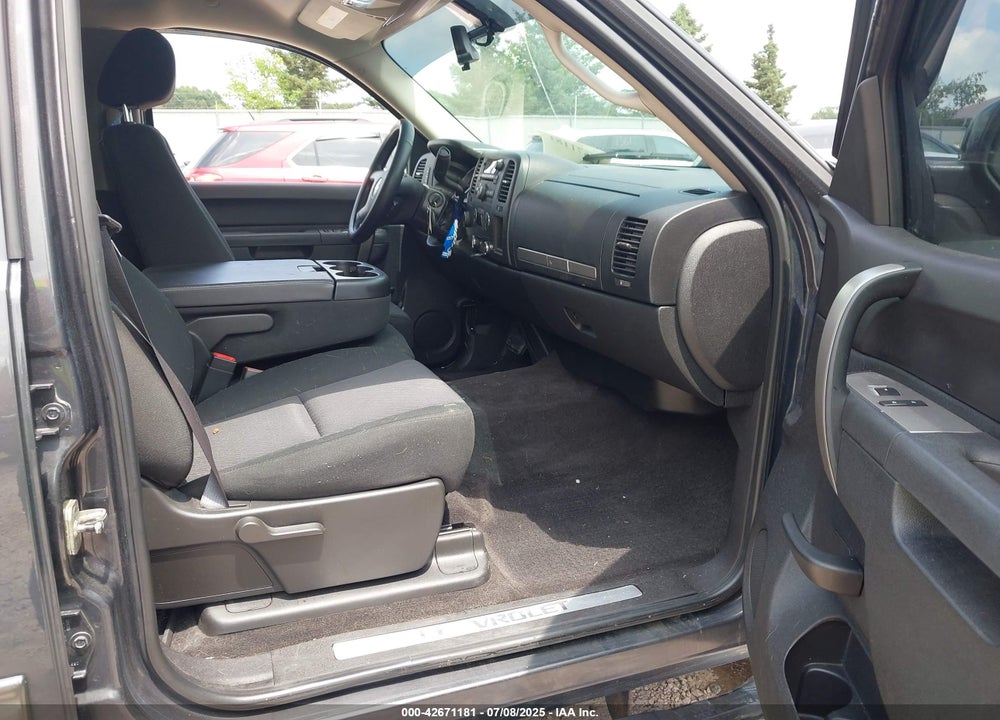 2011 CHEVROLET SILVERADO 1500 VIN: 3GCPKSE37BG195102