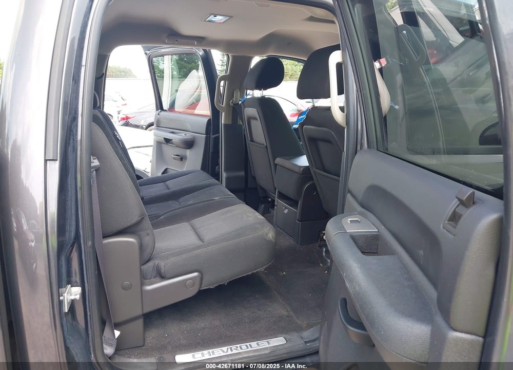 2011 CHEVROLET SILVERADO 1500 VIN: 3GCPKSE37BG195102