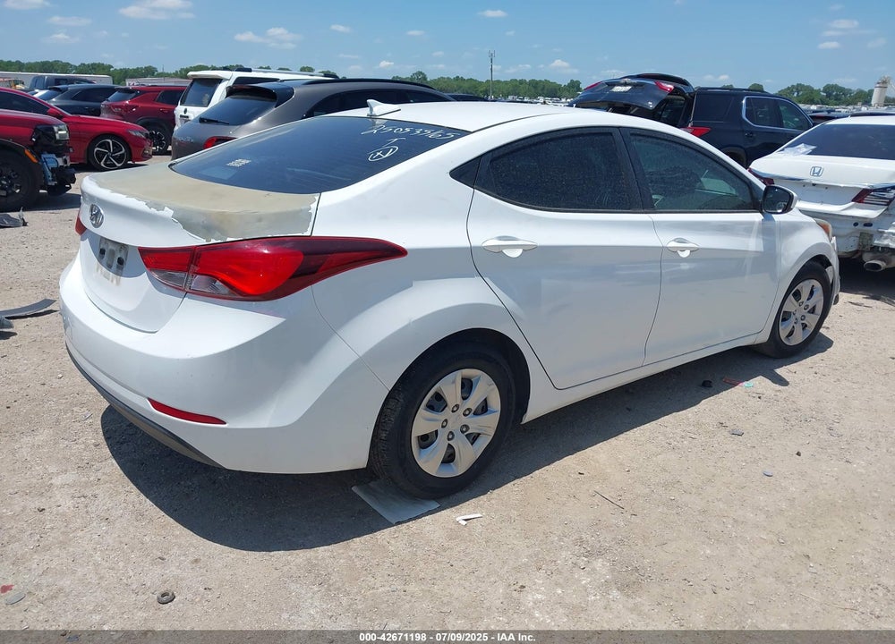 2016 HYUNDAI ELANTRA VIN: 5NPDH4AE3GH789611