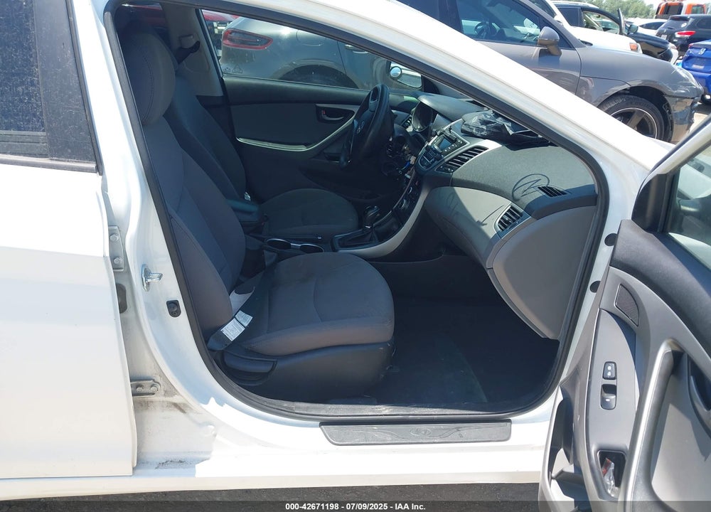 2016 HYUNDAI ELANTRA VIN: 5NPDH4AE3GH789611
