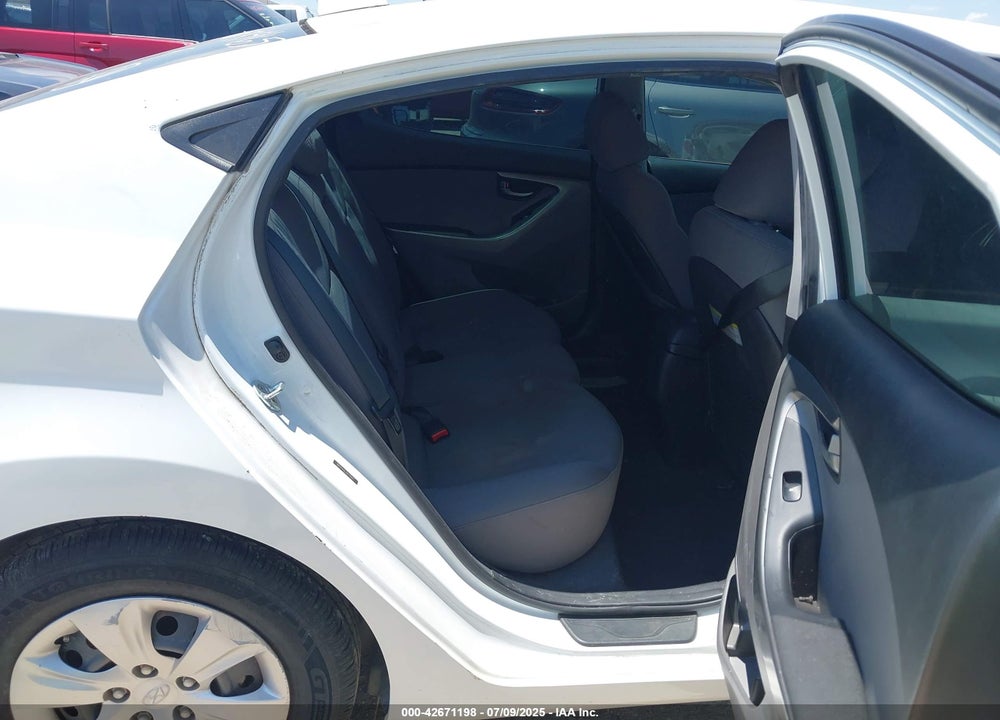 2016 HYUNDAI ELANTRA VIN: 5NPDH4AE3GH789611