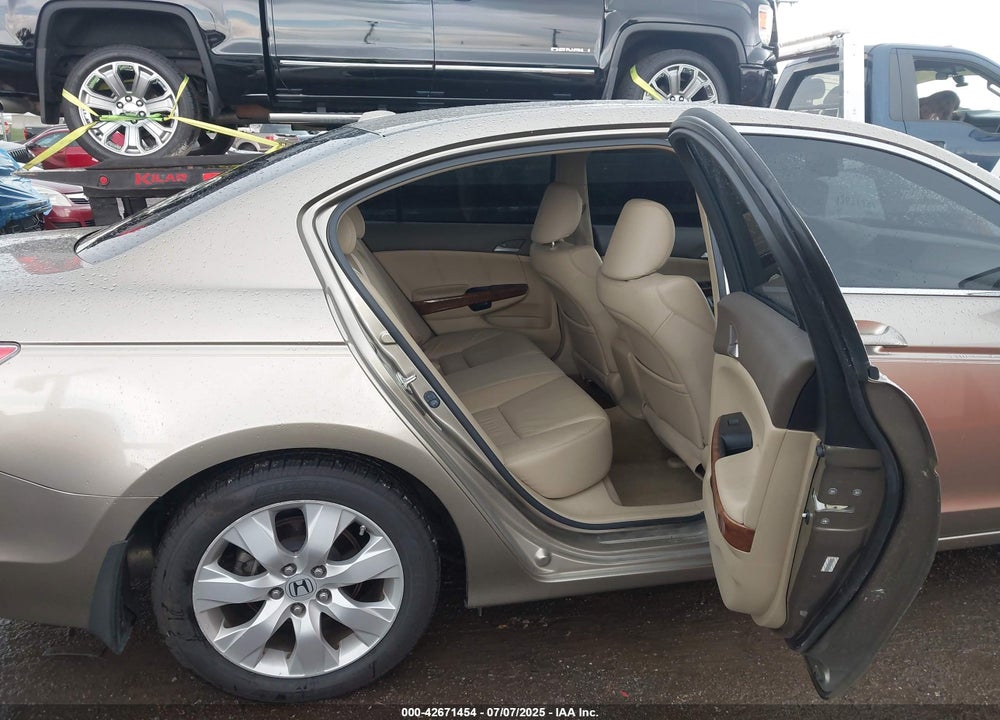 2008 HONDA ACCORD VIN: JHMCP268X8C010707