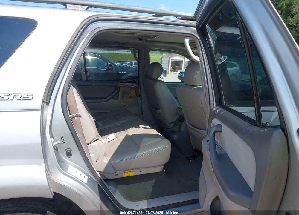 2005 TOYOTA SEQUOIA SR5 V8 VIN: 5TDBT44A95S255213