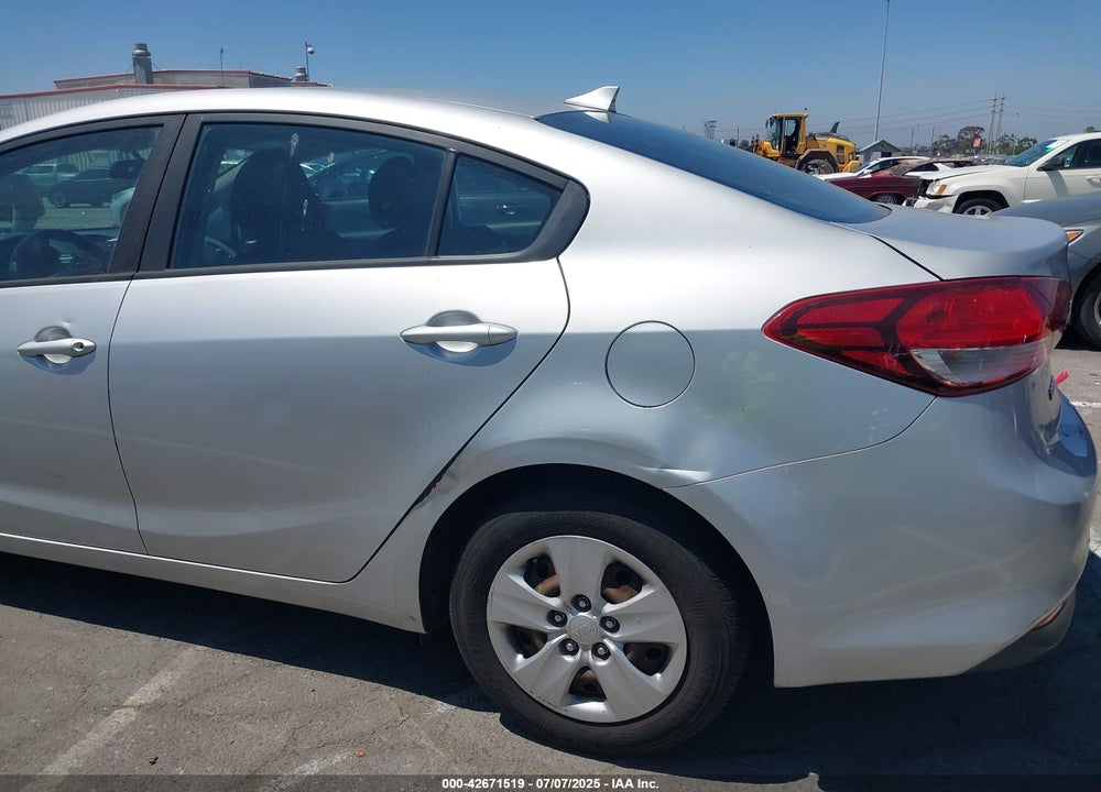 2017 KIA FORTE LX VIN: 3KPFK4A72HE015447