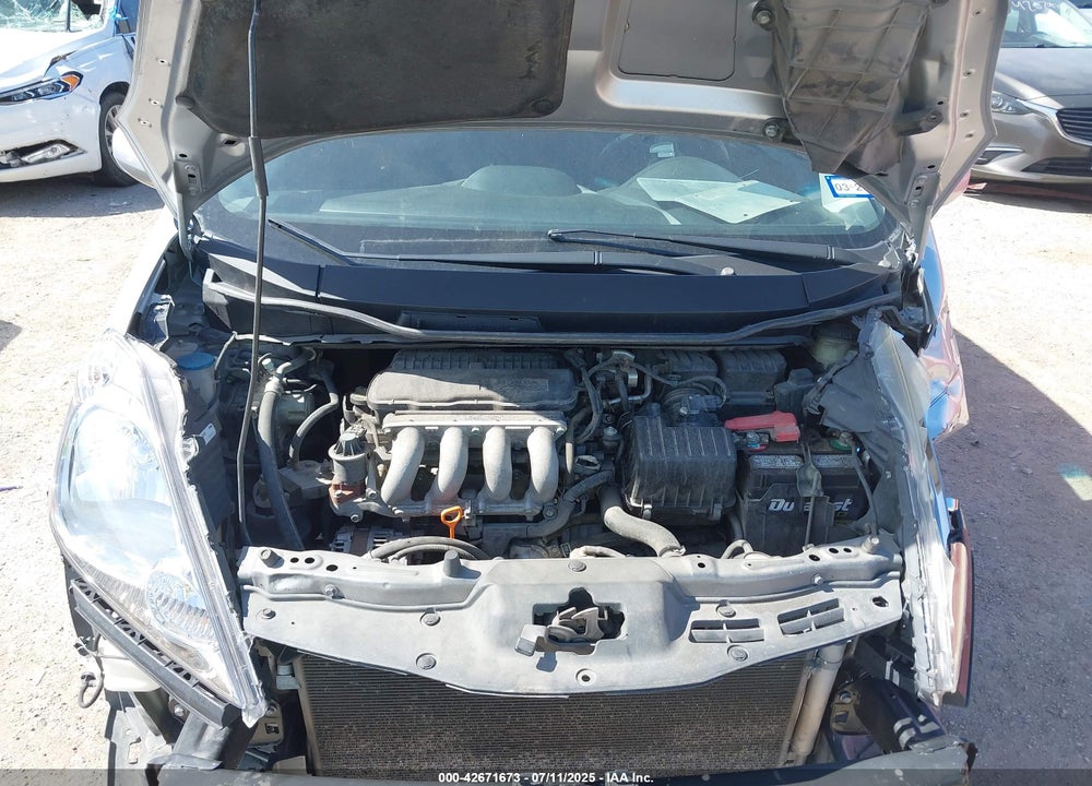 2011 HONDA FIT VIN: JHMGE8H5XBS003900