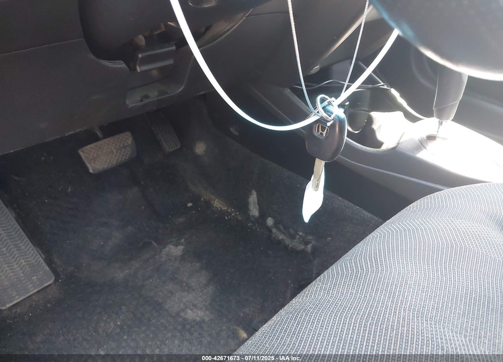 2011 HONDA FIT VIN: JHMGE8H5XBS003900