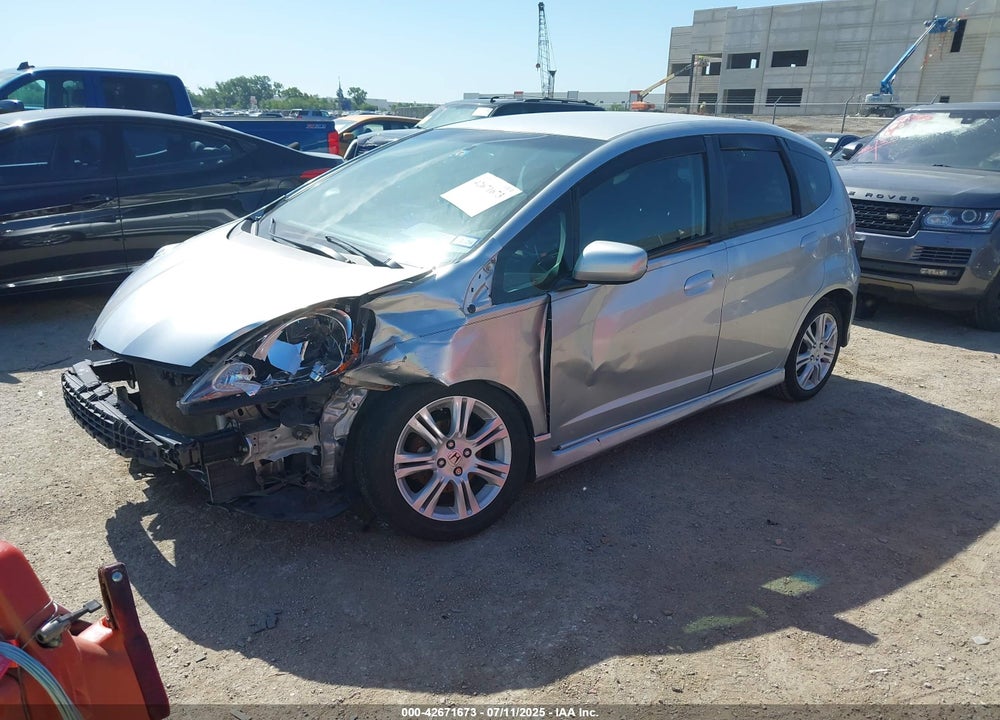 2011 HONDA FIT VIN: JHMGE8H5XBS003900