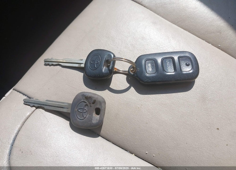 2002 TOYOTA AVALON XLS VIN: 4T1BF28B42U258053