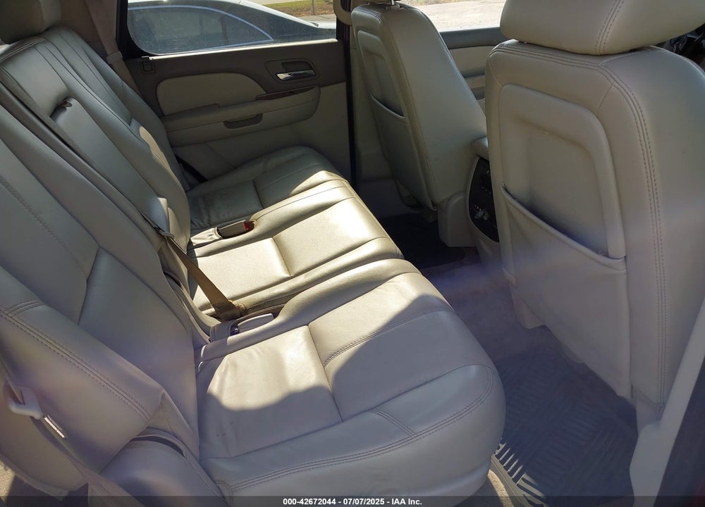 2010 CHEVROLET TAHOE VIN: 1GNUKBE05AR263976