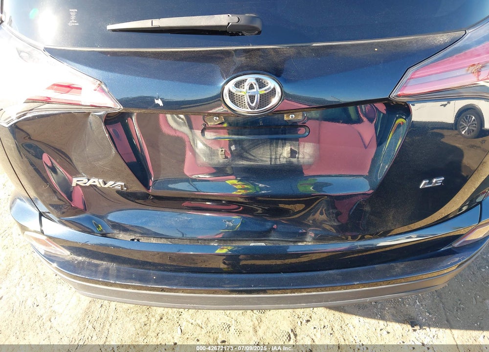 2018 TOYOTA RAV4 VIN: JTMZFREV2JJ194329