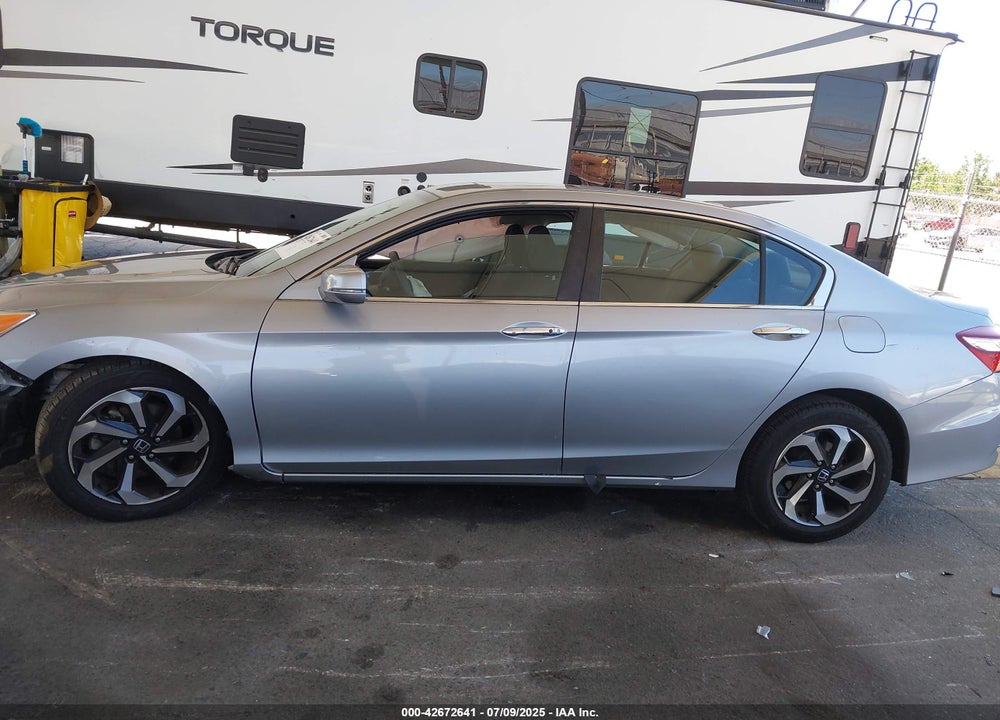 2017 HONDA ACCORD VIN: 1HGCR2F75HA151782