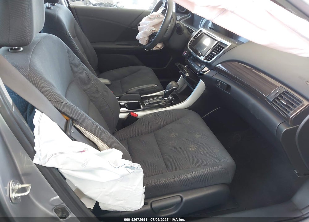 2017 HONDA ACCORD VIN: 1HGCR2F75HA151782