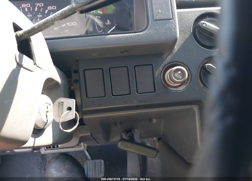 1993 MAZDA B2200 SHORT BED VIN: JM2UF1132P0370659