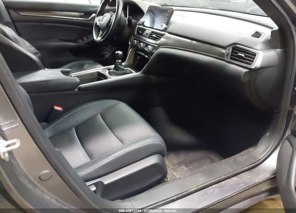 2018 HONDA ACCORD VIN: 1HGCV2E35JA010825
