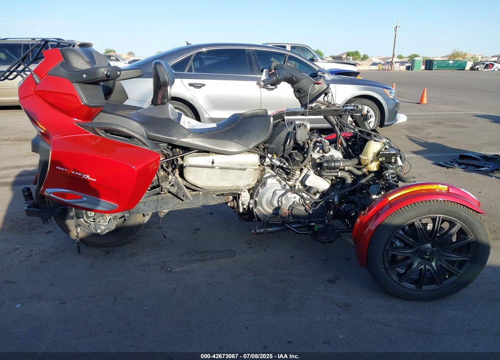 2015 CAN-AM SPYDER ROADSTER RT/RT-S/S SERIES/LTD VIN: 2BXNBDD2XFV004260