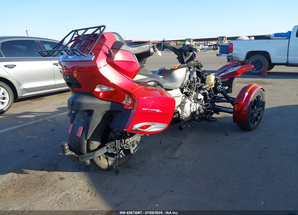 2015 CAN-AM SPYDER ROADSTER RT/RT-S/S SERIES/LTD VIN: 2BXNBDD2XFV004260