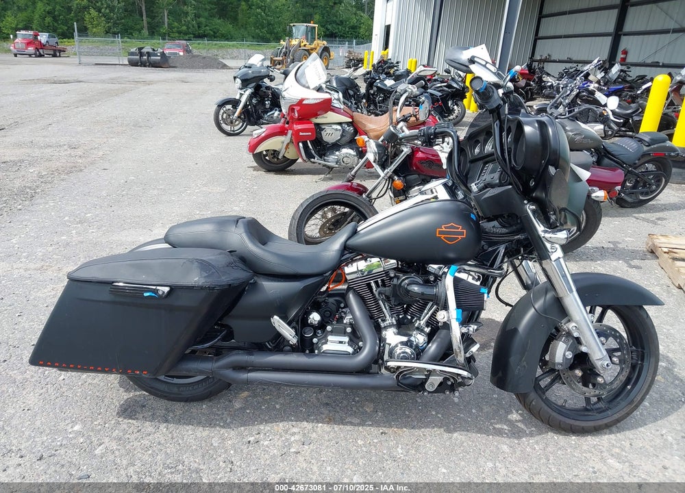 2014 HARLEY-DAVIDSON FLHX STREET GLIDE VIN: 1HD1KBM11EB683849