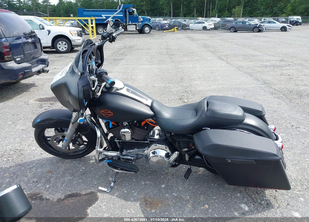 2014 HARLEY-DAVIDSON FLHX STREET GLIDE VIN: 1HD1KBM11EB683849