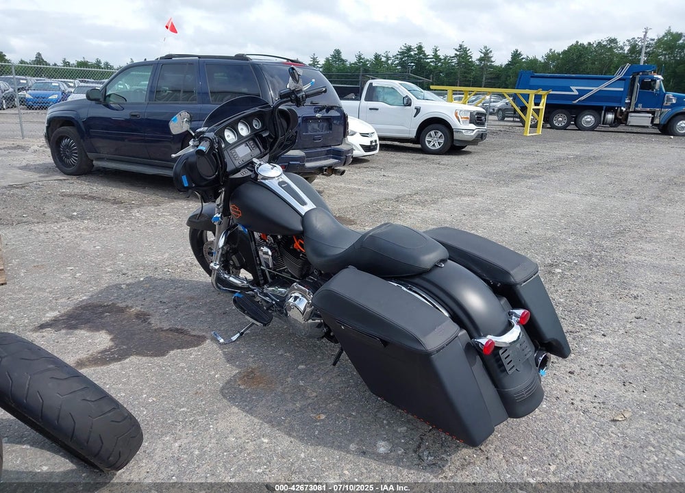 2014 HARLEY-DAVIDSON FLHX STREET GLIDE VIN: 1HD1KBM11EB683849