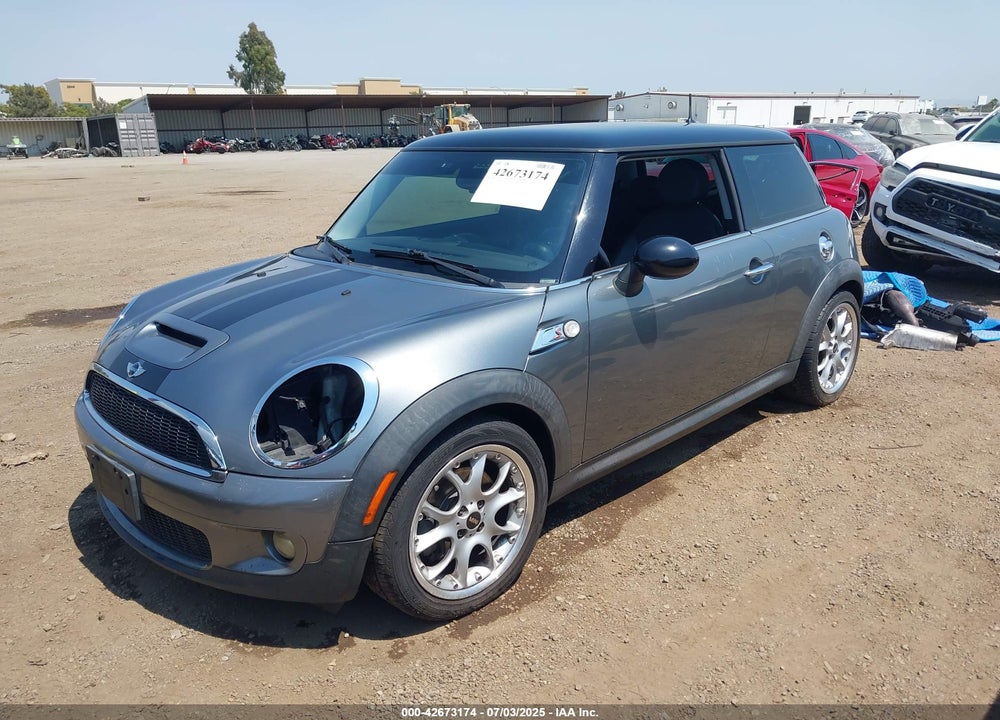 2010 MINI COOPER S VIN: WMWMF7C53ATZ70244