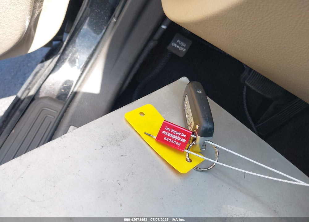 2013 HYUNDAI GENESIS VIN: KMHGC4DDXDU220136