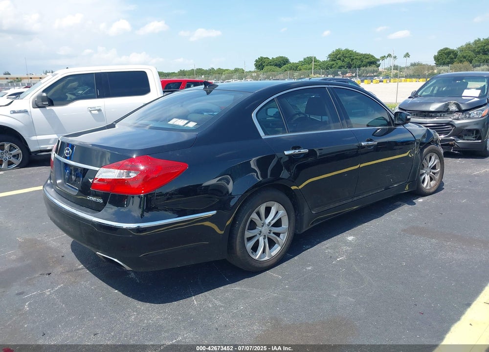 2013 HYUNDAI GENESIS VIN: KMHGC4DDXDU220136