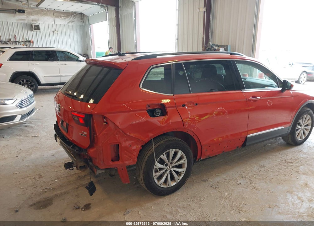 2018 VOLKSWAGEN TIGUAN VIN: 3VV2B7AX2JM001254