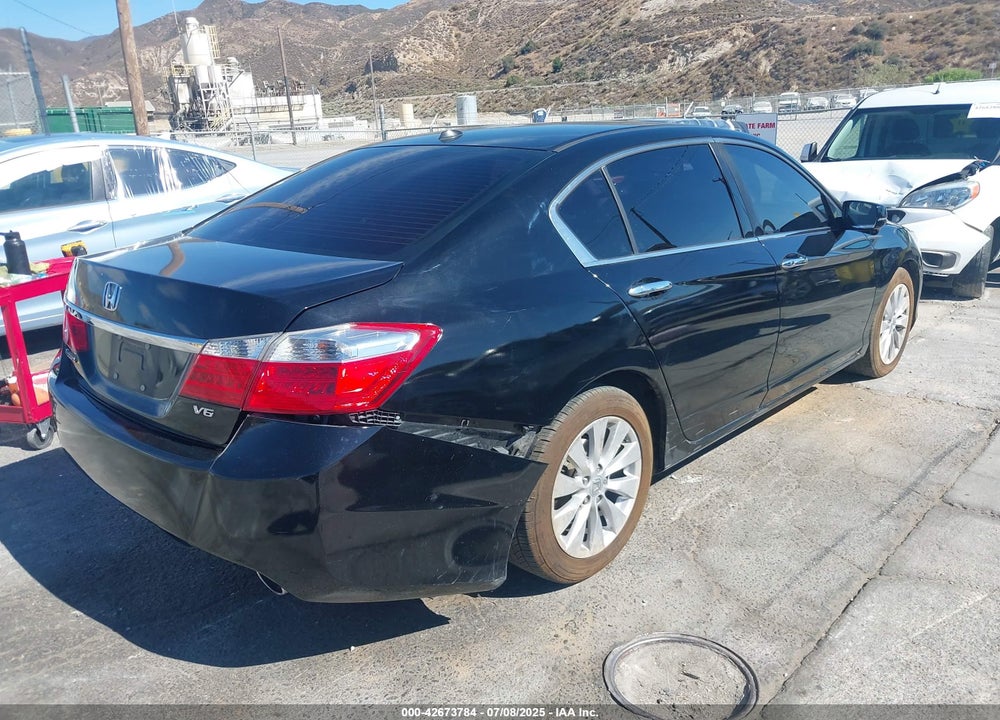 2013 HONDA ACCORD VIN: 1HGCR3F84DA044800