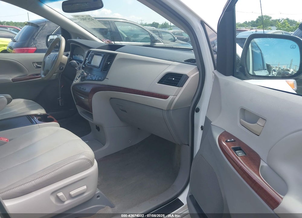 2013 TOYOTA SIENNA VIN: 5TDYK3DC9DS400175
