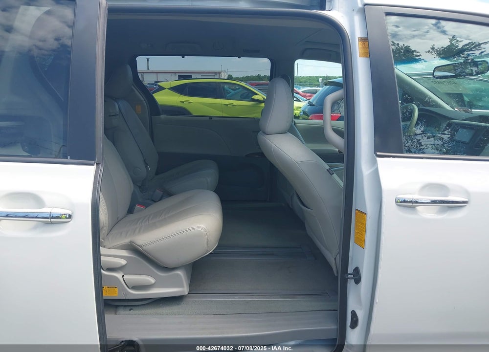 2013 TOYOTA SIENNA VIN: 5TDYK3DC9DS400175