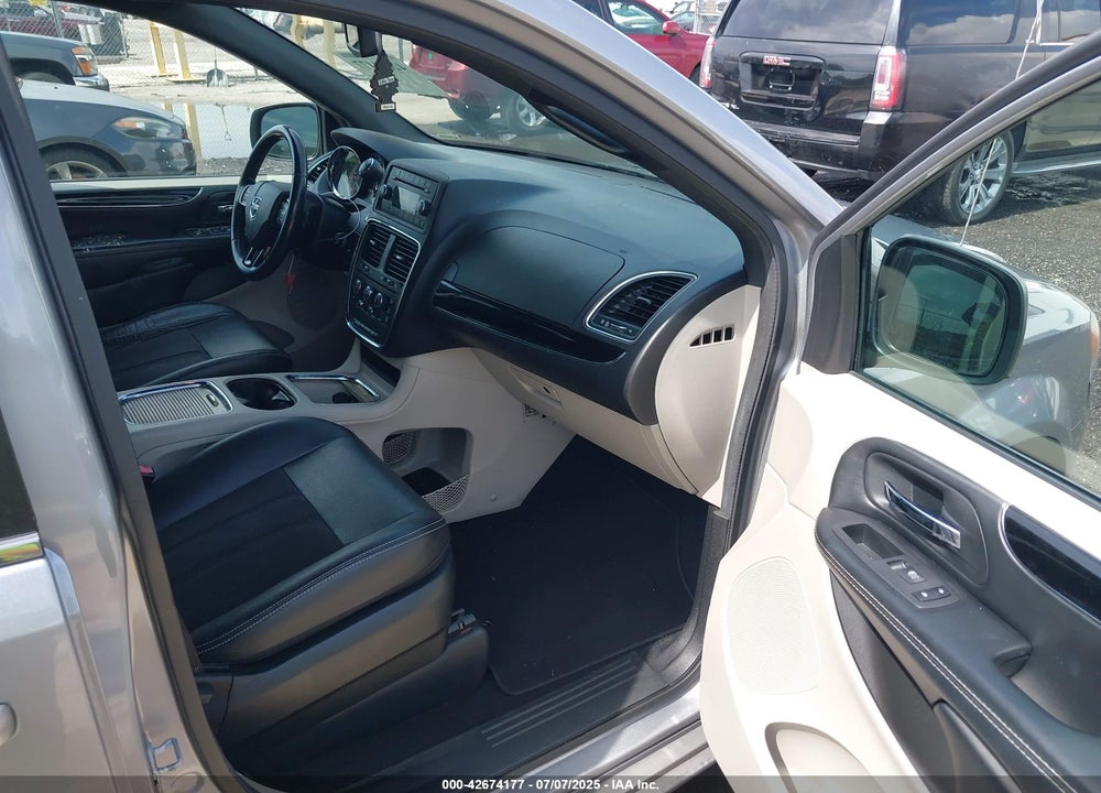 2019 DODGE GRAND CARAVAN VIN: 2C4RDGCG8KR663631