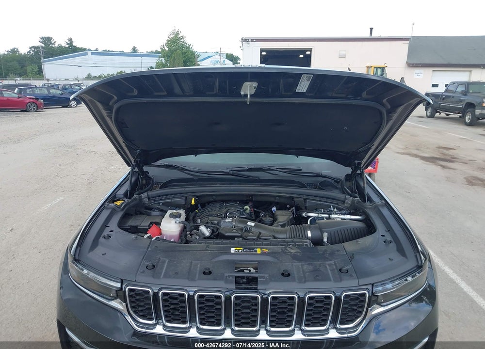 2025 JEEP GRAND CHEROKEE LIMITED 4X4 VIN: 1C4RJHBG3S8646974