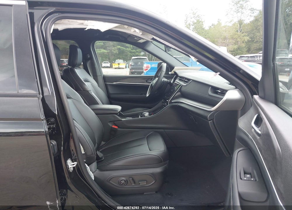 2025 JEEP GRAND CHEROKEE LIMITED 4X4 VIN: 1C4RJHBG3S8646974