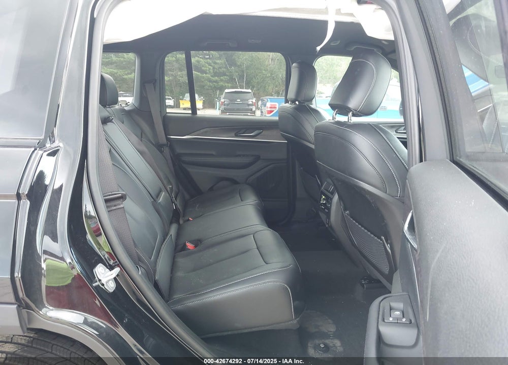 2025 JEEP GRAND CHEROKEE LIMITED 4X4 VIN: 1C4RJHBG3S8646974