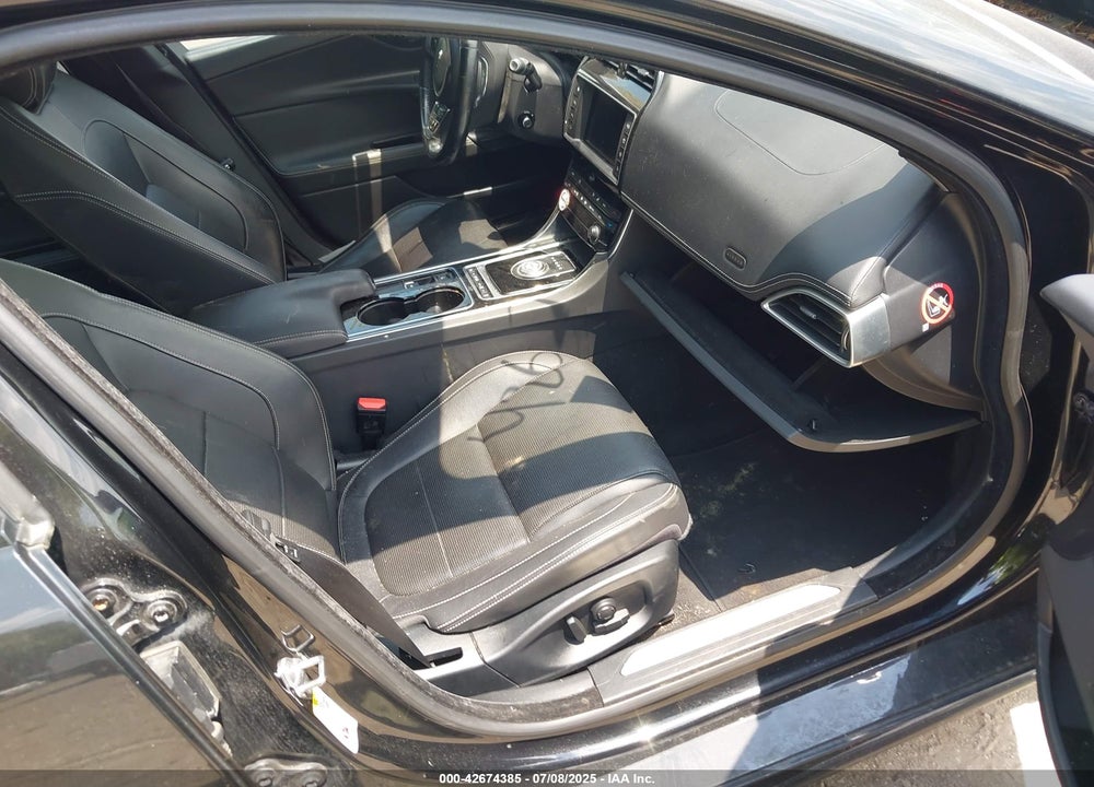 2017 JAGUAR XE VIN: SAJAL4BVXHA950319