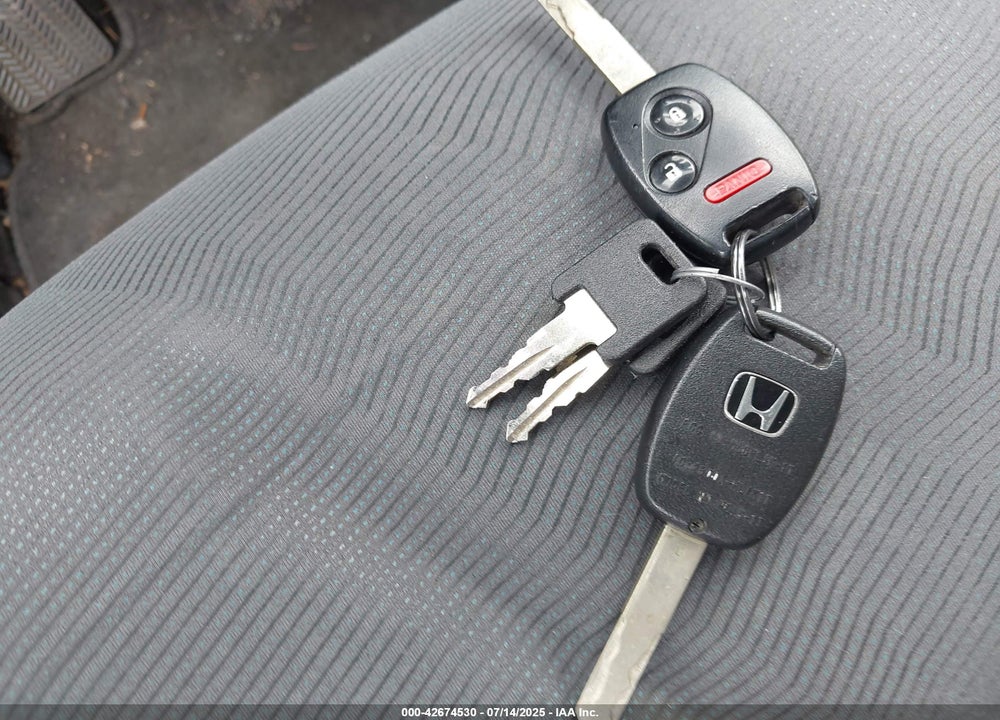 2013 HONDA FIT VIN: JHMGE8H36DC007793