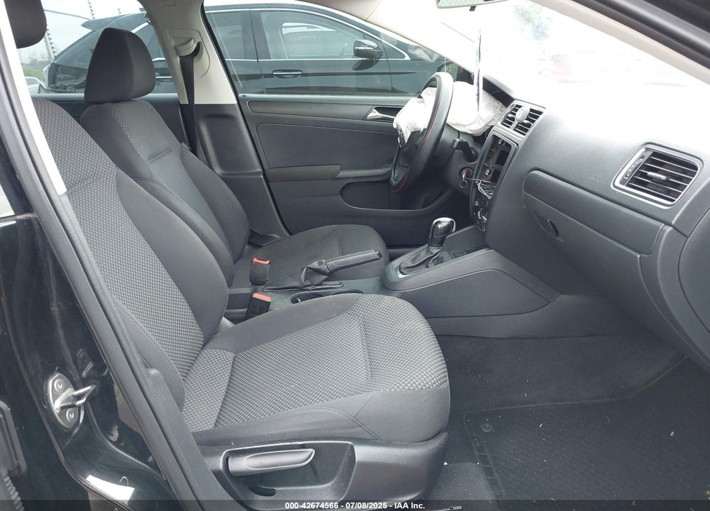 2011 VOLKSWAGEN JETTA VIN: 3VW2K7AJ4BM069287