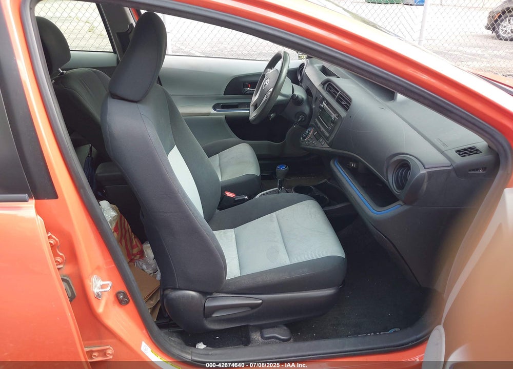 2013 TOYOTA PRIUS C TWO VIN: JTDKDTB39D1043323