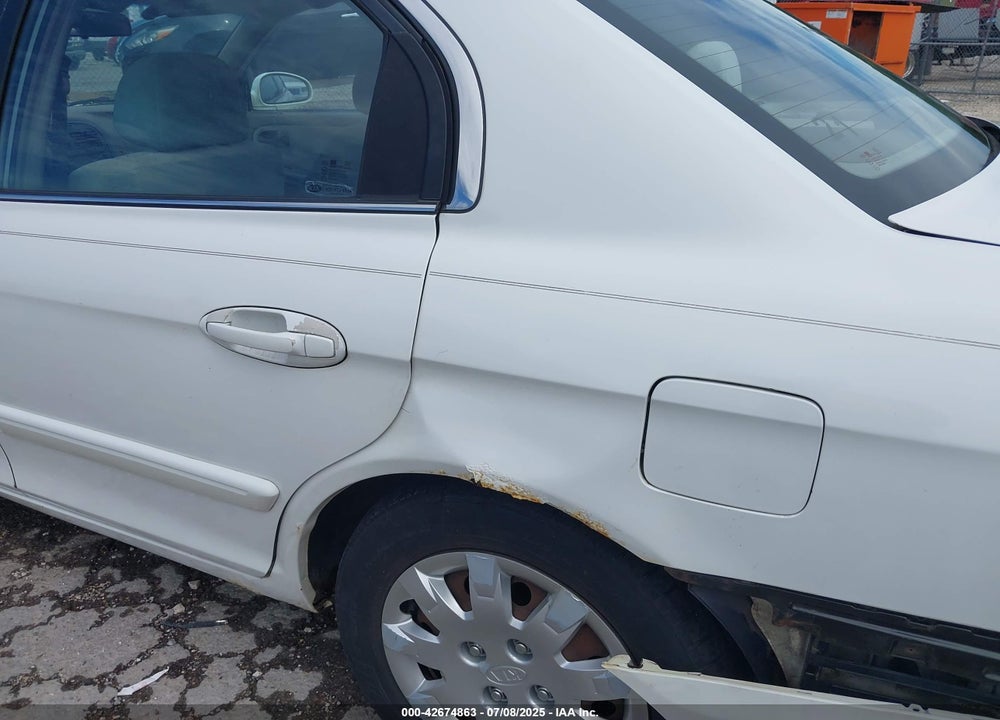 2005 KIA OPTIMA EX/LX VIN: KNAGD126755382111