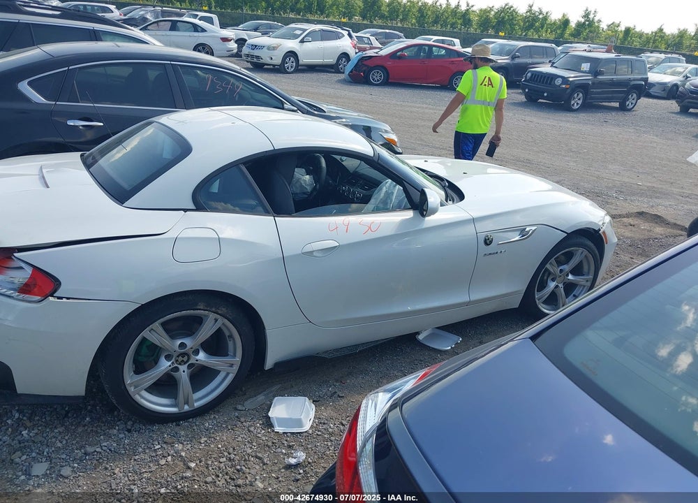 2014 BMW Z4 VIN: WBALM7C50EE386377
