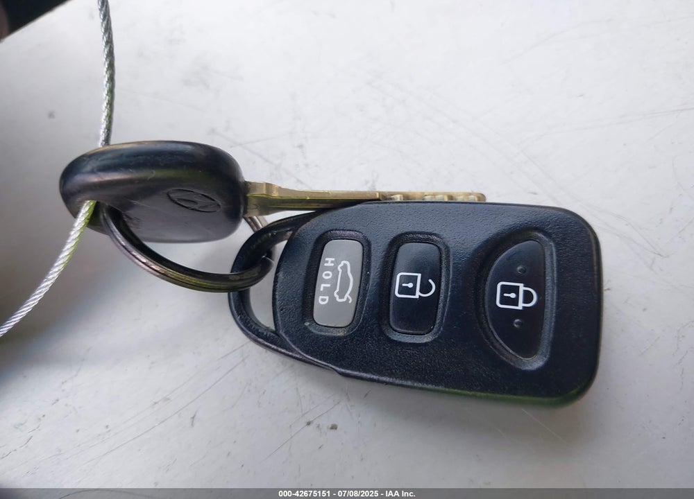 2014 HYUNDAI ELANTRA VIN: 5NPDH4AE7EH462643