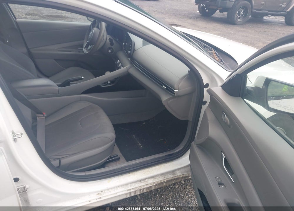 2023 HYUNDAI ELANTRA VIN: 5NPLL4AG1PH102587